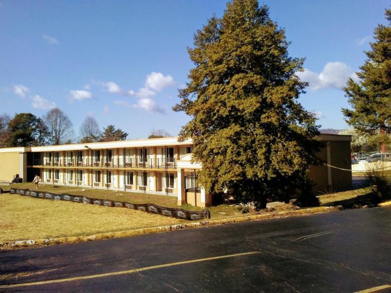 Super 8 By Wyndham Asheville Airport Fletcher Exterior photo